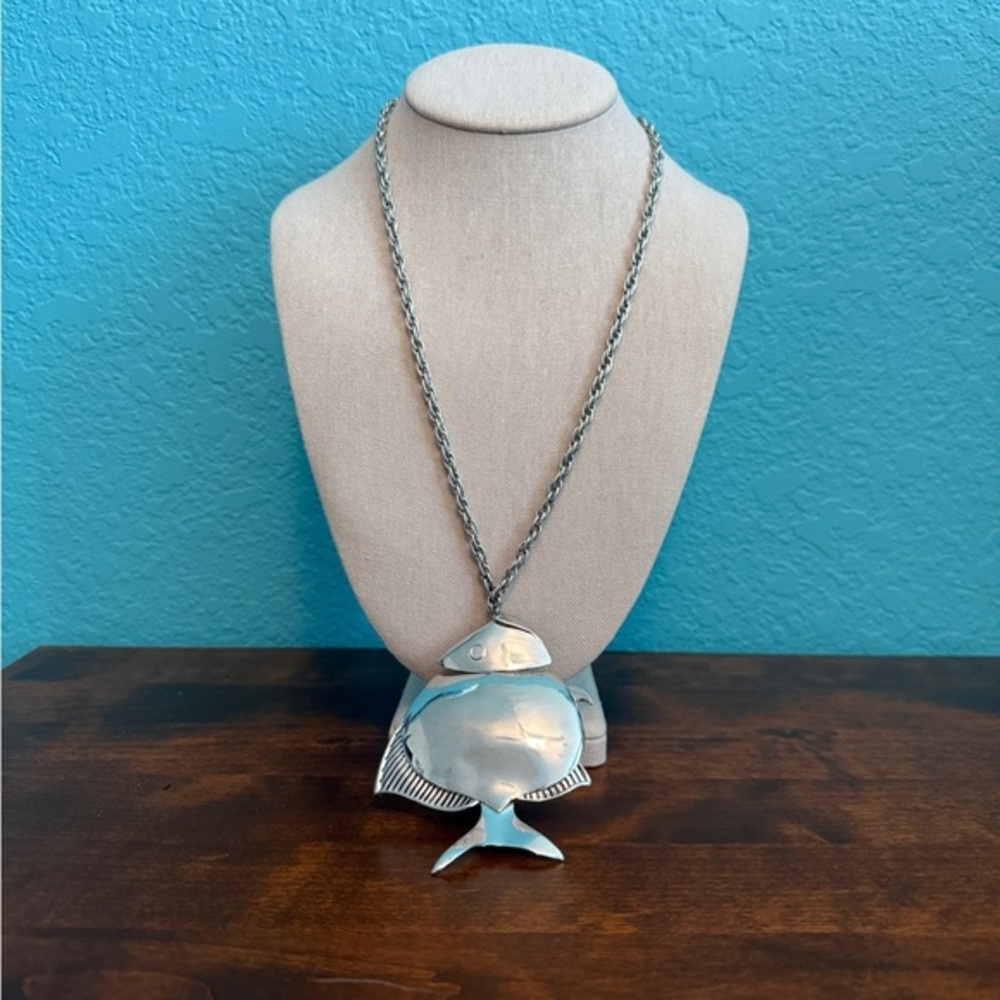Silver Tone Coastal Fish Pendant Necklace Nautical Statement Beach 15”